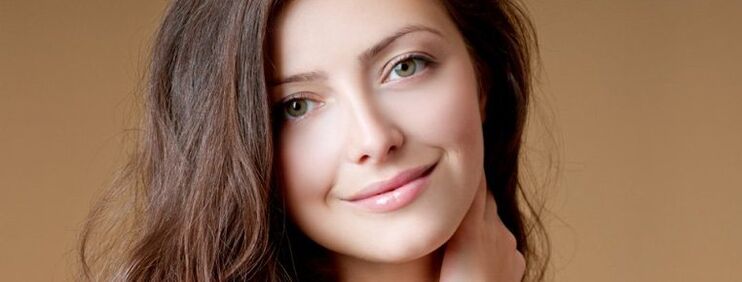 bakımlı sağlıklı saçlı kız